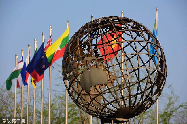 我們回顧了博鰲亞洲論壇十八年上百個主題，發現……