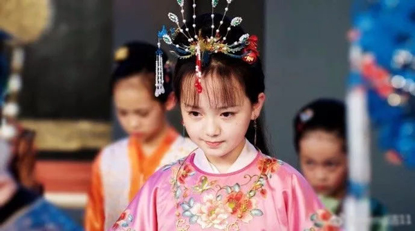 小戲骨版《紅樓夢》演技炸裂，眼角眉梢都是戲，哪個萌娃最得你心？