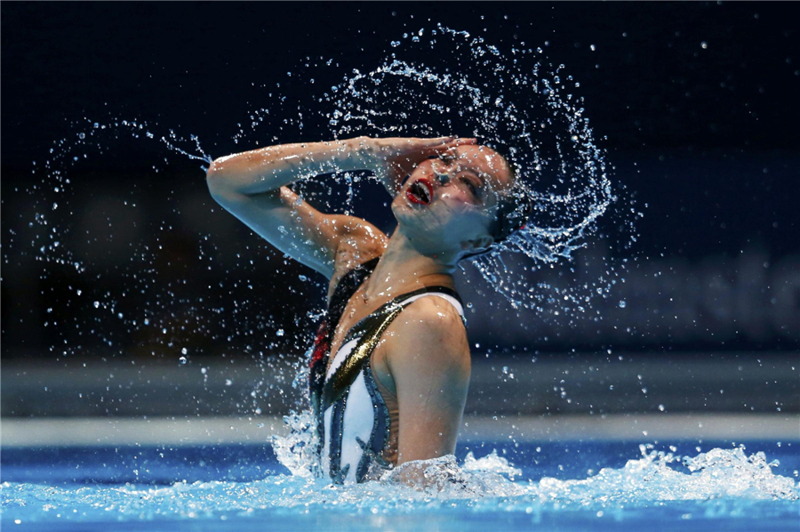 Russia gets gold in solo free routine of synchronized swimming