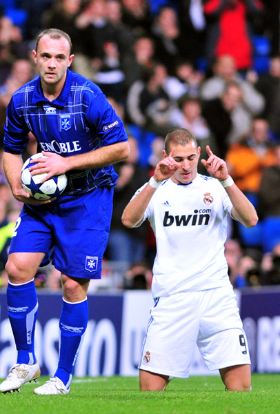 歐冠：本澤馬帽子戲法 皇馬4:0主場14連勝