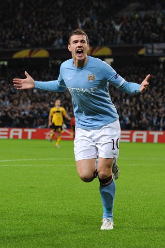 哲科兩球鐵腰破門 曼城3:0進軍16強